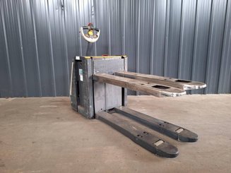 Niederhubwagen mit Deichsel Crown WP3080