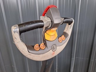 Niederhubwagen mit Deichsel Crown WP3080