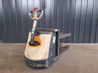 Niederhubwagen mit Deichsel Crown WP3080