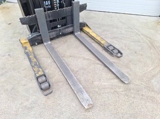 Mitgänger-Spreizenstapler Caterpillar NSP16N2S