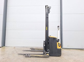 Mitgänger-Spreizenstapler Caterpillar NSP16N2S