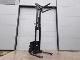 Mitgänger-Spreizenstapler Caterpillar NSP16N2S