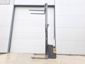 Mitgänger-Spreizenstapler Caterpillar NSP16N2S