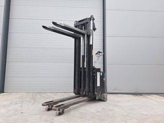 Hochhubwagen mit Deichsel Caterpillar NSV16Ni