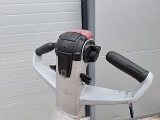 Hochhubwagen mit Deichsel Caterpillar NSV16Ni