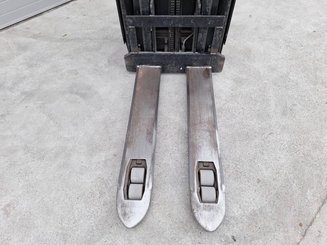 Hochhubwagen mit Deichsel Caterpillar NSV16Ni