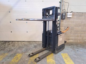 Gabelhochhubwagen mit klappbarer Plattform Crown ET4000-1.4