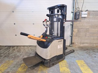 Gabelhochhubwagen mit klappbarer Plattform Crown ET4000-1.4
