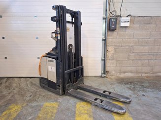 Gabelhochhubwagen mit klappbarer Plattform Crown ET4000-1.4