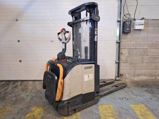 Gabelhochhubwagen mit klappbarer Plattform Crown ET4000-1.4