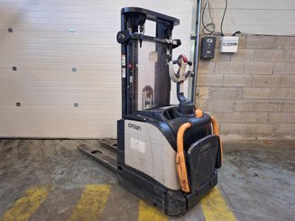 Gabelhochhubwagen mit klappbarer Plattform Crown ET4000-1.4