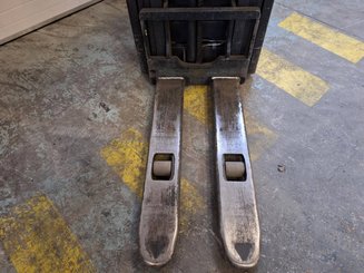Gabelhochhubwagen mit klappbarer Plattform Crown ET4000-1.4