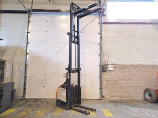 Gabelhochhubwagen mit klappbarer Plattform Crown ET4000-1.4