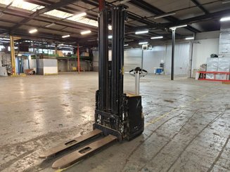 Hochhubwagen mit Deichsel Caterpillar NSP16N2