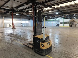 Hochhubwagen mit Deichsel Caterpillar NSP16N2