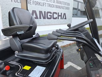 4-Rad Gabelstapler Hangcha AE30