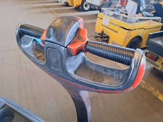 Niederhubwagen mit Deichsel Fenwick T18