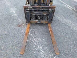 4-Rad Gabelstapler Caterpillar GP25NTD