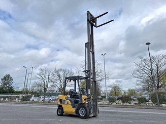 4-Rad Gabelstapler Caterpillar GP25NTD