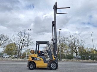4-Rad Gabelstapler Caterpillar GP25NTD