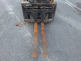 4-Rad Gabelstapler Caterpillar GP25NTD