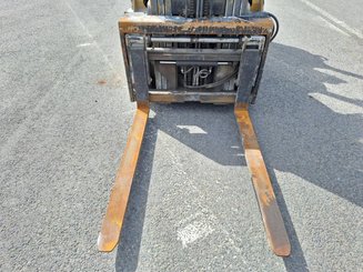 4-Rad Gabelstapler Caterpillar GP25NTD