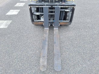 4-Rad Gabelstapler Caterpillar GP35 NTD