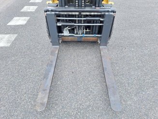 4-Rad Gabelstapler Caterpillar GP35 NTD