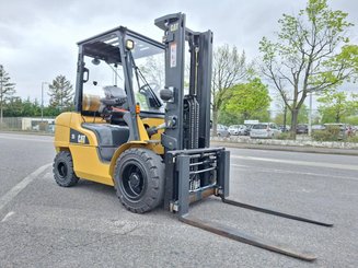 4-Rad Gabelstapler Caterpillar GP35 NTD