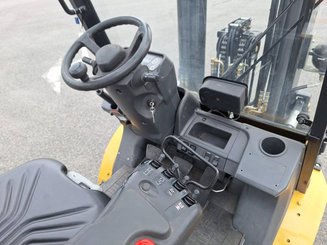 4-Rad Gabelstapler Caterpillar GP35 NTD