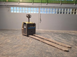 Niederhubwagen Fahrerstand Caterpillar NPV20N2