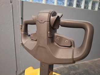Niederhubwagen Fahrerstand Caterpillar NPV20N2
