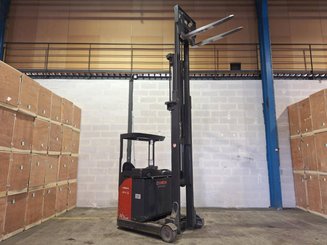 Schubmaststapler Fenwick R14S