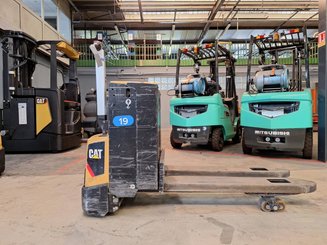 Niederhubwagen mit Deichsel Caterpillar NPP20N2