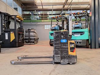 Niederhubwagen mit Deichsel Caterpillar NPP20N2