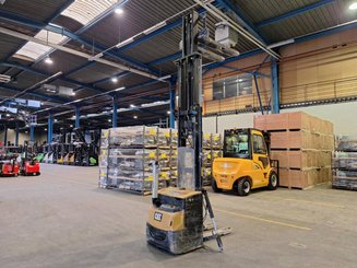 Hochhubwagen mit Deichsel Caterpillar NSP16N2