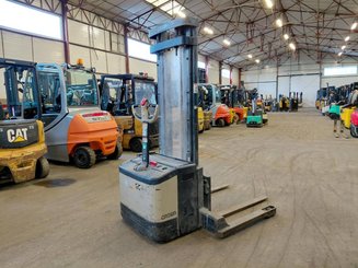 Mitgänger-Spreizenstapler Crown WS2300 1.8