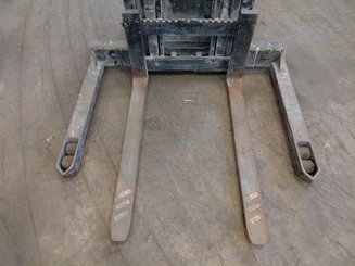 Mitgänger-Spreizenstapler Crown WS2300 1.8