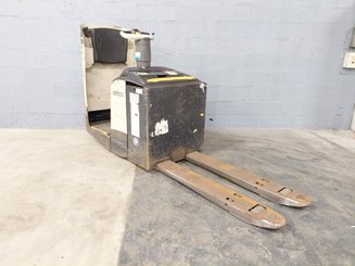 Niederhubwagen Fahrerstand Crown WT3040 2.00