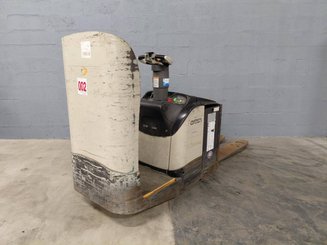 Niederhubwagen Fahrerstand Crown WT3040 2.00