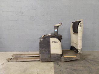 Niederhubwagen Fahrerstand Crown WT3040 2.00