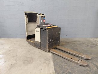 Niederhubwagen Fahrerstand Crown WT3040 2.00
