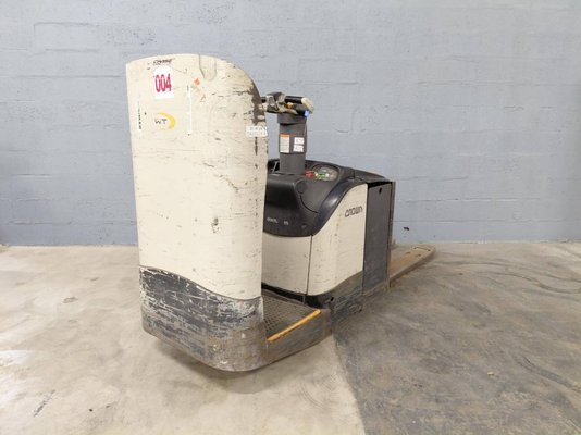 Niederhubwagen Fahrerstand Crown WT3040 2.00 - 1