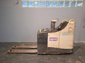 Niederhubwagen Fahrerstand Crown WT3040 2.00
