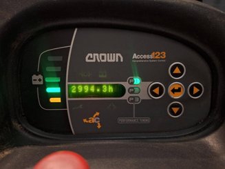 Niederhubwagen Fahrerstand Crown WT3040 2.00