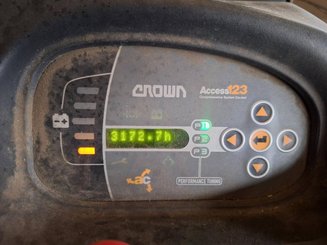 Niederhubwagen Fahrerstand Crown WT3040 2.00