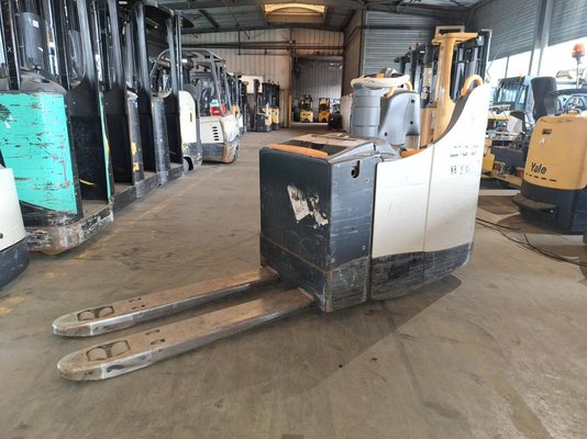 Niederhubwagen Fahrerstand Crown WT3040 2.00 - 1