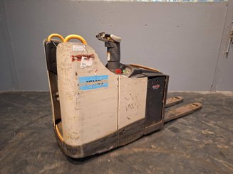 Niederhubwagen Fahrerstand Crown WT3040 2.00