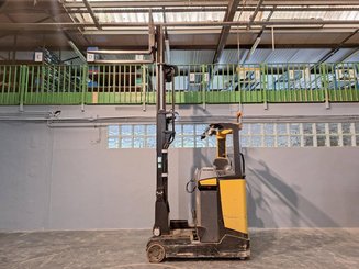Schubmaststapler Caterpillar NR16N