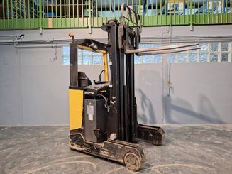 Schubmaststapler Caterpillar NR16N